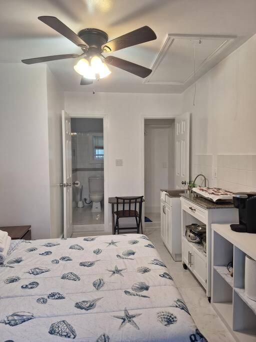 Brand New Studio Apartment Веро Бийч Екстериор снимка